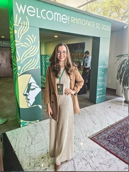 Dra. Amanda Schroeder em congresso de cirurgia facial